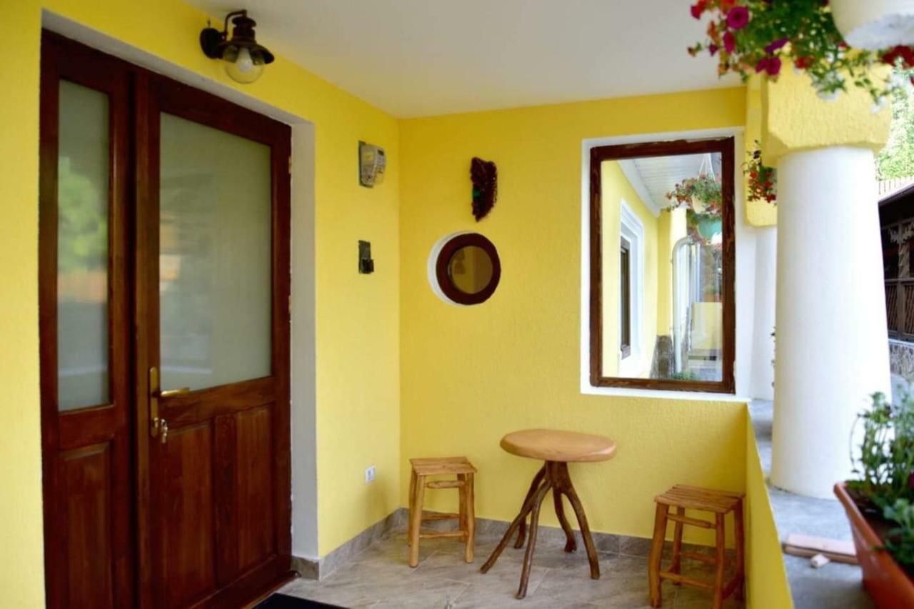 Casuta De Poveste Targu Neamt Exterior foto